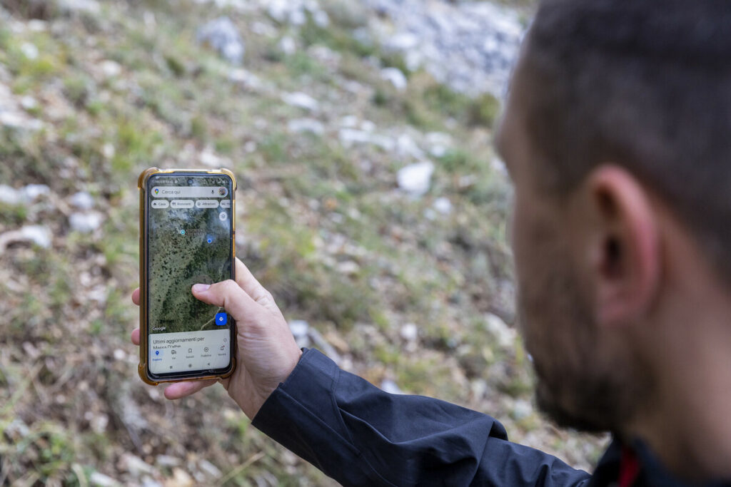 Vulture GPS and carcasses monitoring among the field activities organised by Rewilding Apennines and taking place on October 2023 in the Central Apennines in presence of vulture officer, Nicolò Borgianni. Massa d'Albe, Abruzzo, Italy