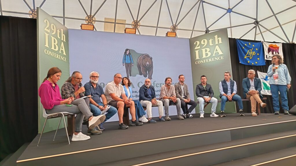 Daniela D’Amico, head of communications at the Abruzzo, Lazio and Molise National Park, chaired a round-table discussion with representatives from the committees of 10 Bear-Smart Communities.